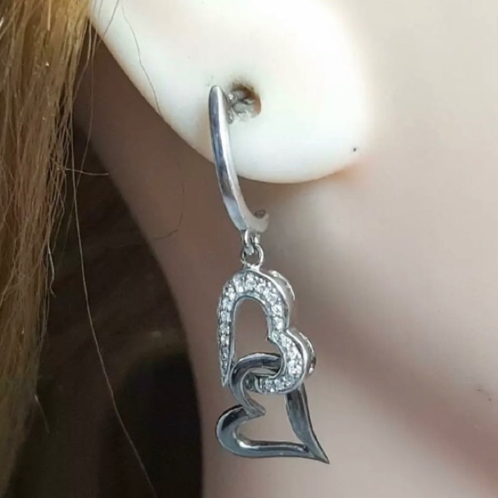 NWOT .22 CTW GENUINE DIAMOND DANGLE HEART EARRINGS